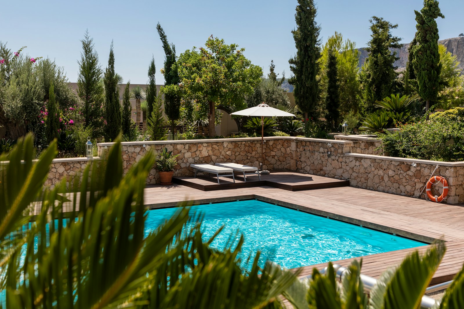 Vivid Pools and Spas pool services